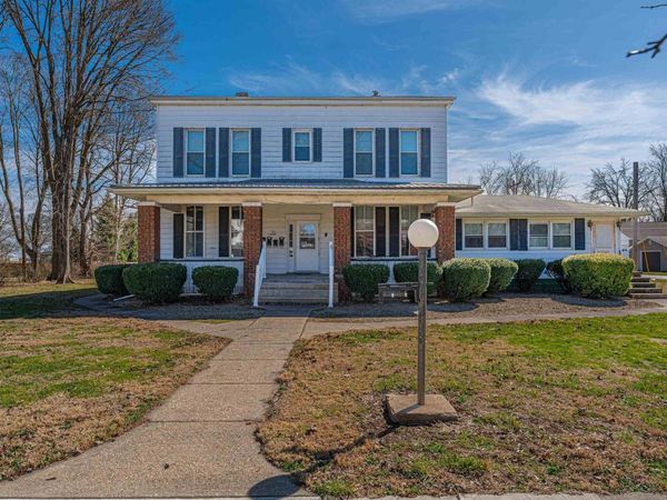 705 E CHESTNUT Street, Mason City, IL 62664