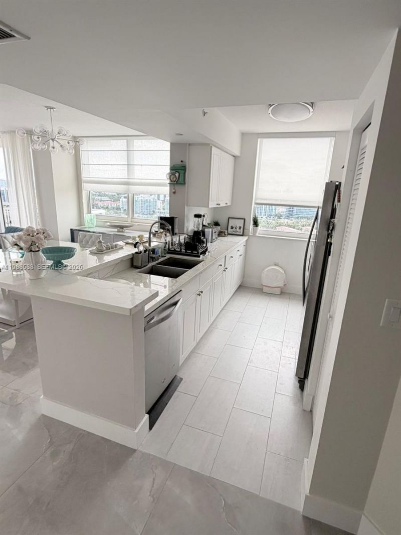 19501 W Country Club Dr, Unit 2204, Aventura, FL 33180 Photo