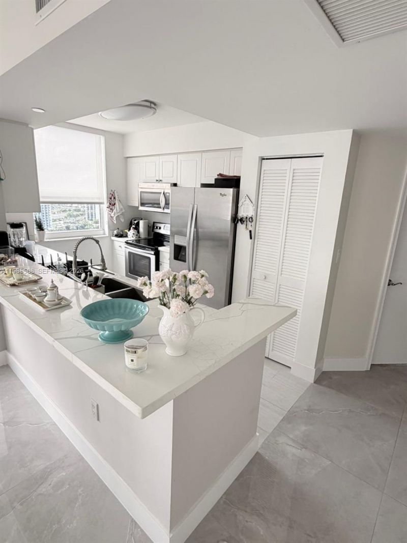 19501 W Country Club Dr, Unit 2204, Aventura, FL 33180 Photo