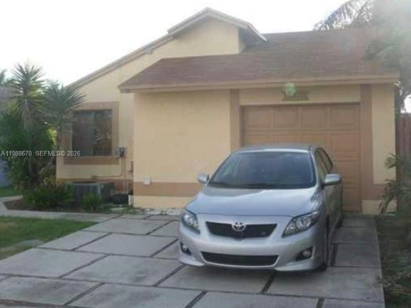 1020 SW 111th Ave , Pembroke Pines, FL 33025