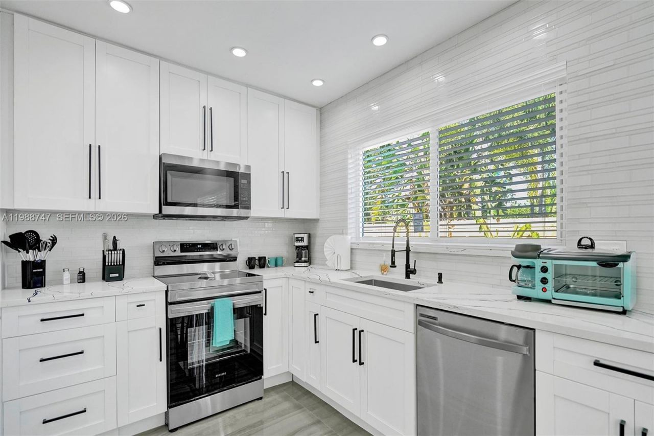 1800 N Victoria Park Rd , Fort Lauderdale, FL 33305 Photo