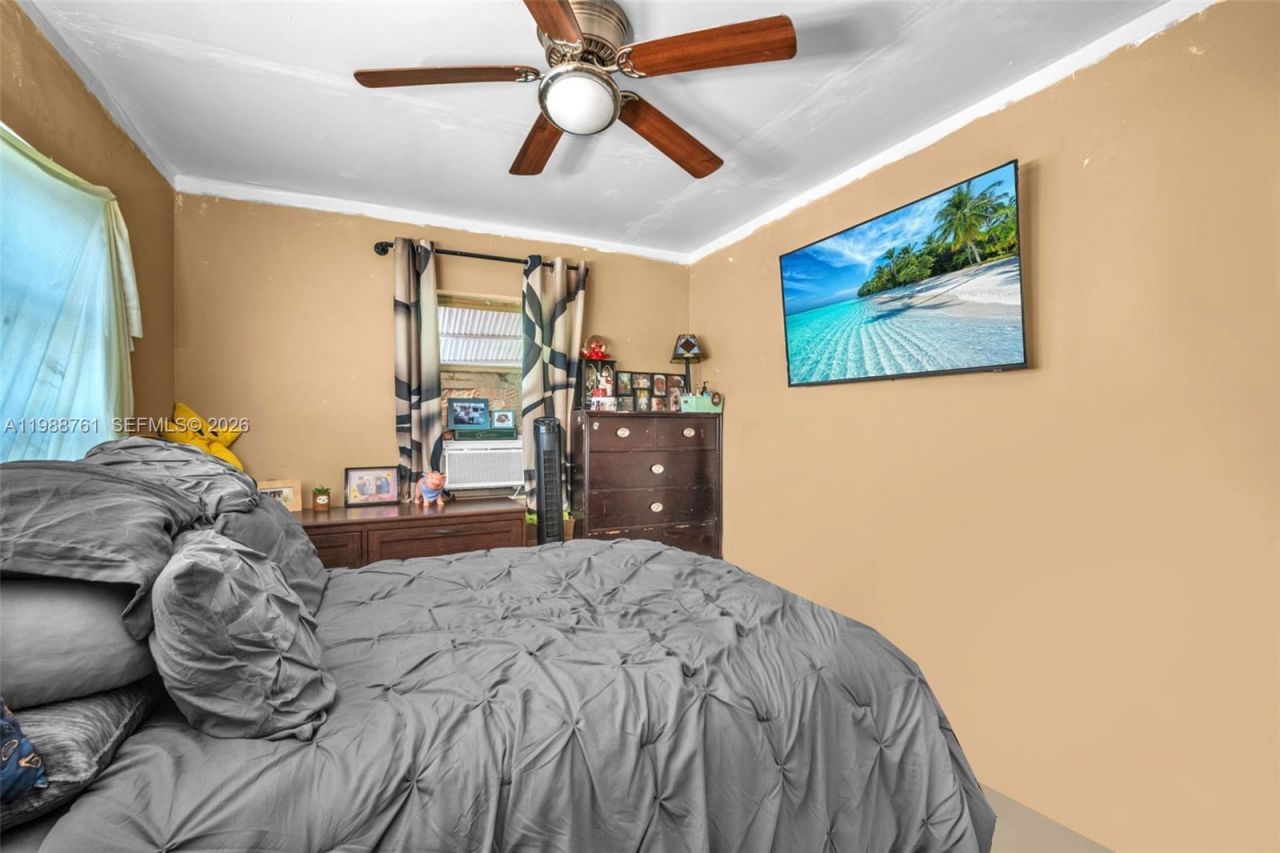 1300 NE 137th St , North Miami, FL 33161 Photo