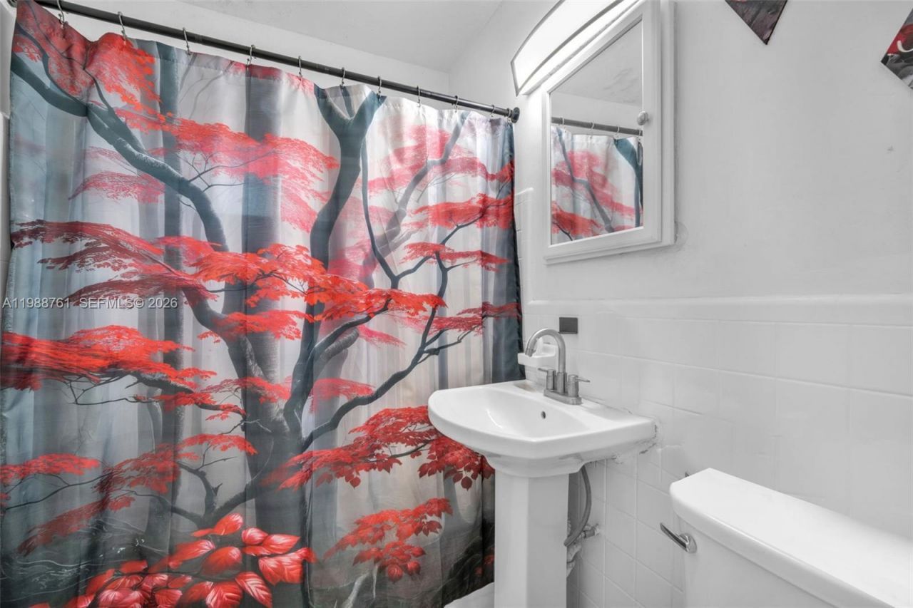 1300 NE 137th St , North Miami, FL 33161 Photo