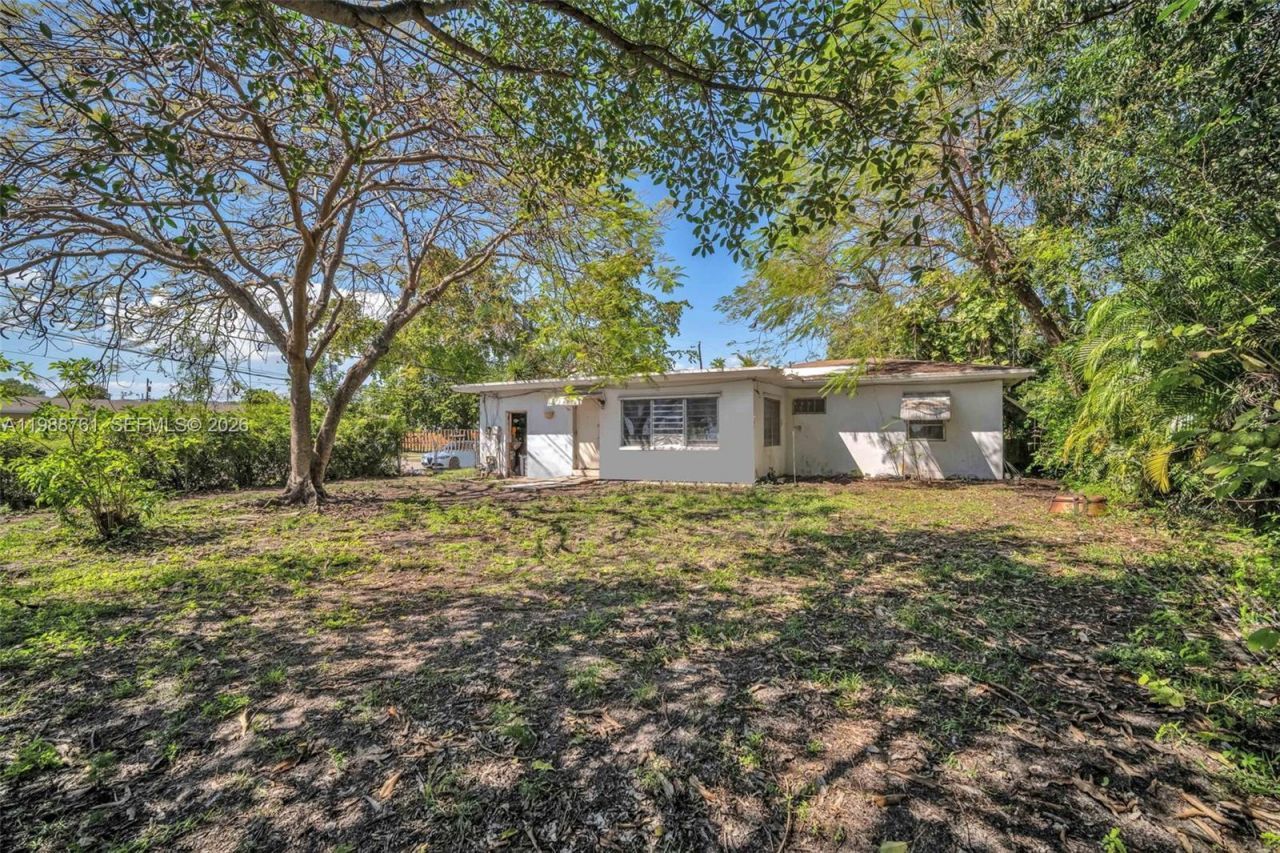 1300 NE 137th St , North Miami, FL 33161 Photo
