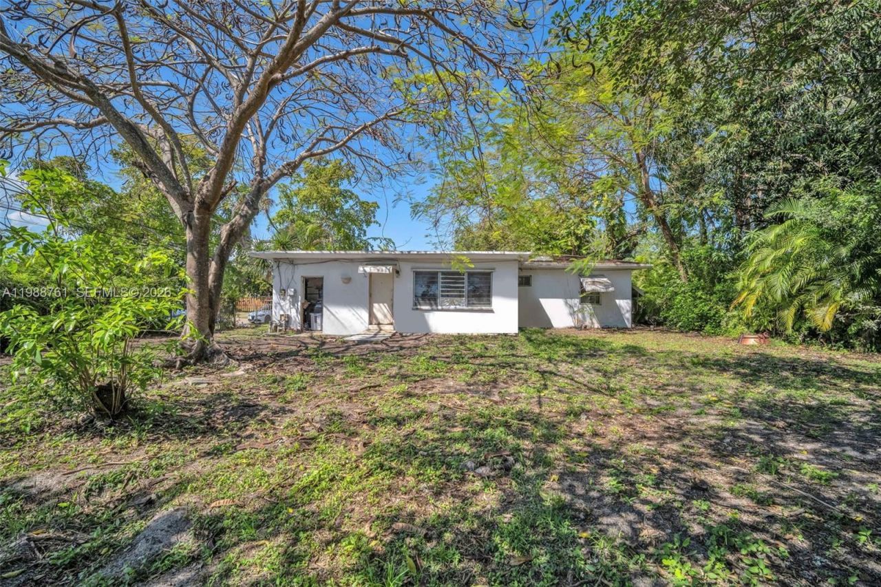 1300 NE 137th St , North Miami, FL 33161 Photo