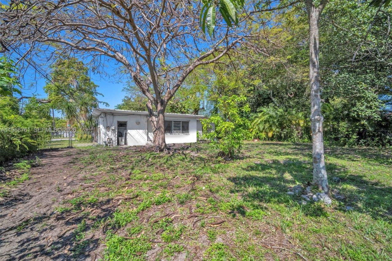 1300 NE 137th St , North Miami, FL 33161 Photo