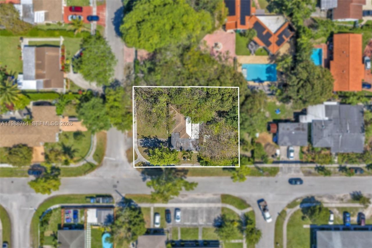 1300 NE 137th St , North Miami, FL 33161 Photo
