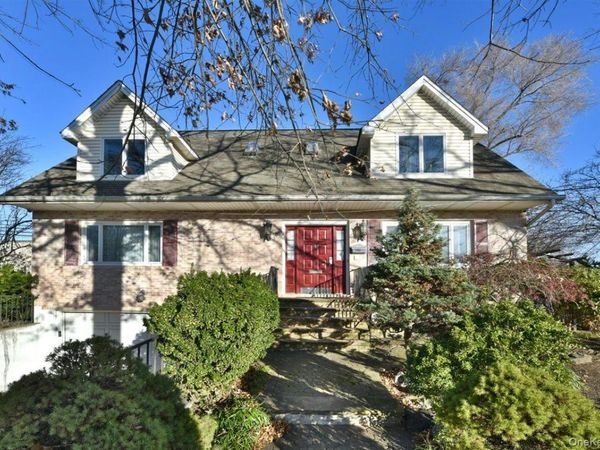 300 Pennsylvania Avenue , Mineola, NY 11501