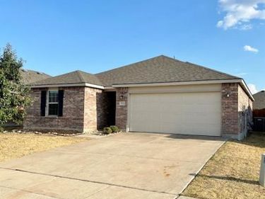 5825 Mountain Bluff Drive, Fort Worth, TX 76179