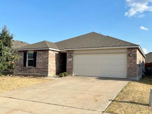 5825 Mountain Bluff Drive, Fort Worth, TX 76179