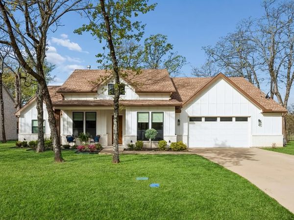 207 Colonial Drive, Mabank, TX 75156