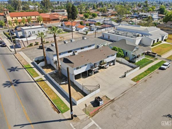 1401 Baker Street, Bakersfield, CA 93305