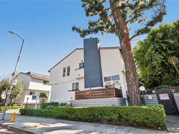 12390 Chandler Boulevard, Unit J, Valley Village, CA 91607