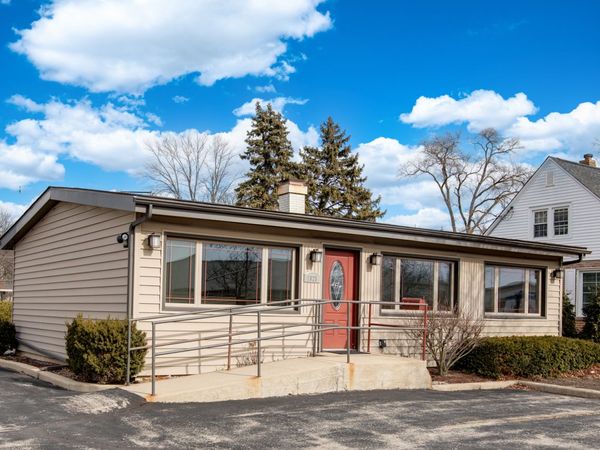 1825 E Roosevelt Road , Wheaton, IL 60187