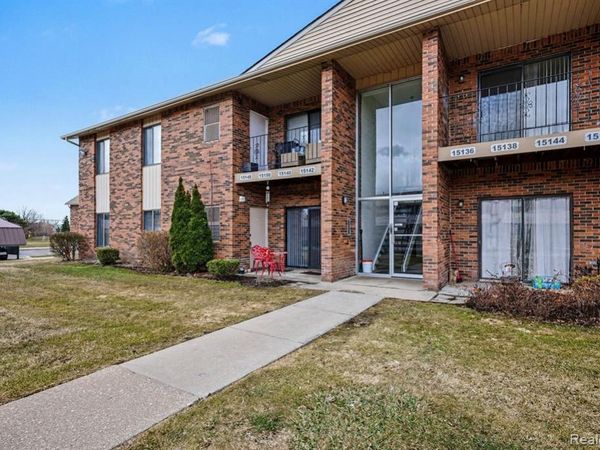 15142 Seagull Unit#17 Drive, Sterling Heights, MI 48313