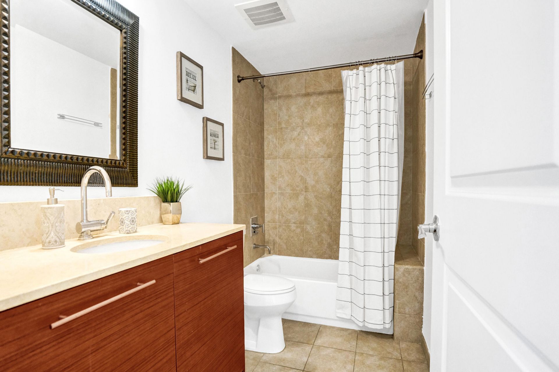 2641 N Flamingo Road, Unit 2105n, Sunrise, FL 33323 Photo