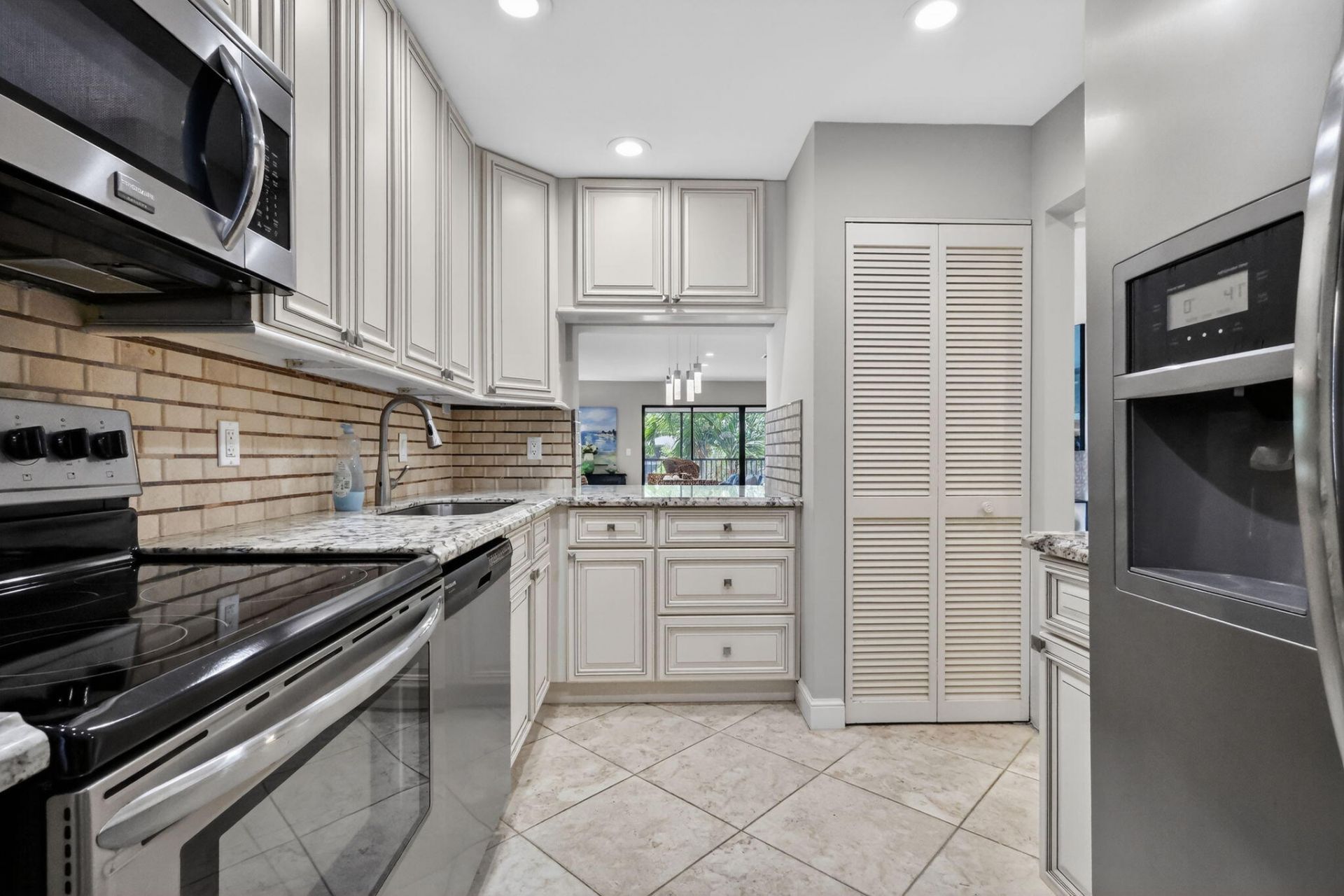 41 Stratford Lane W, Unit B, Boynton Beach, FL 33436 Photo