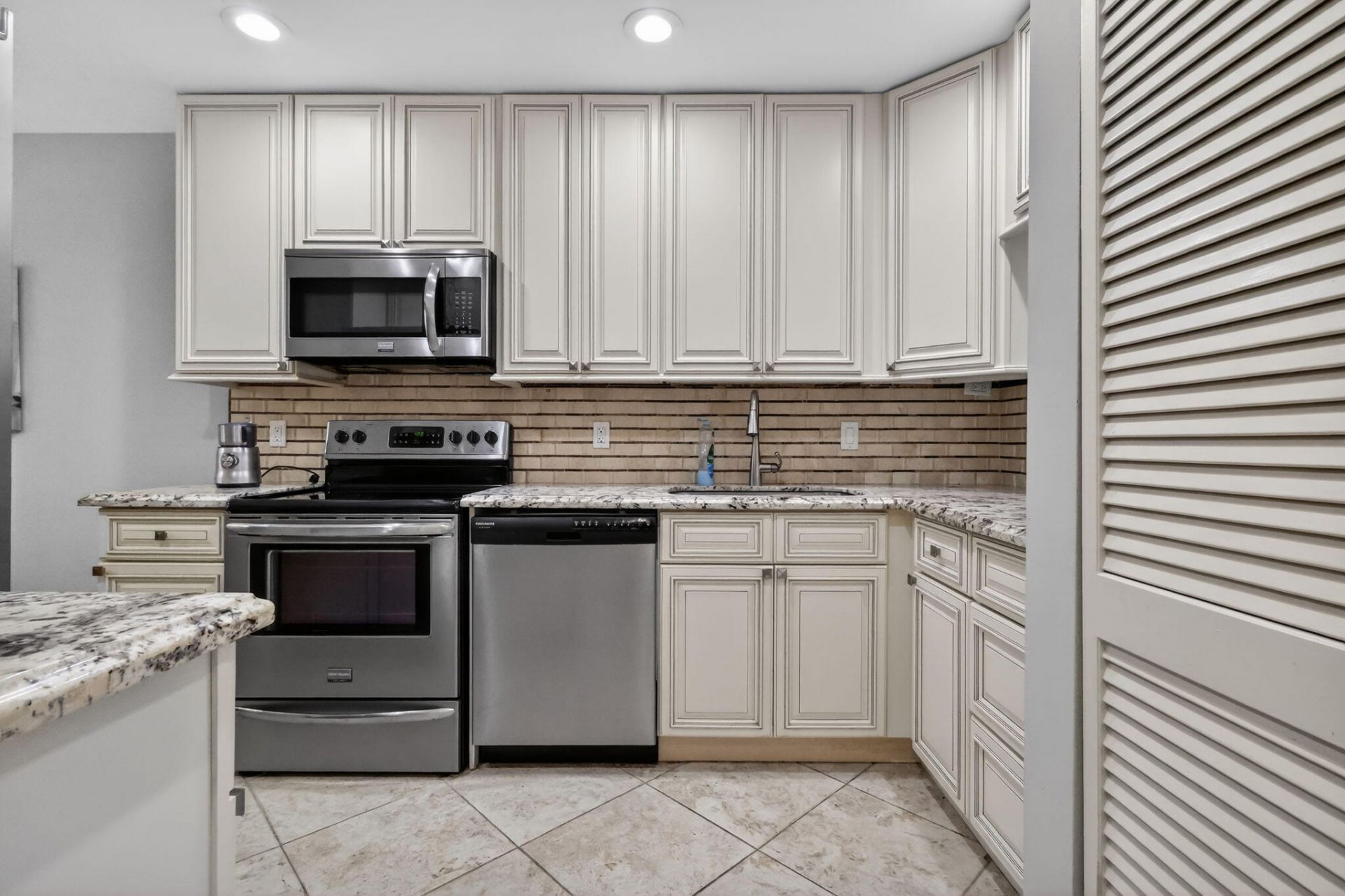 41 Stratford Lane W, Unit B, Boynton Beach, FL 33436 Photo