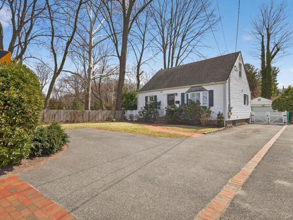 28 Harbor Road , Port Washington, NY 11050