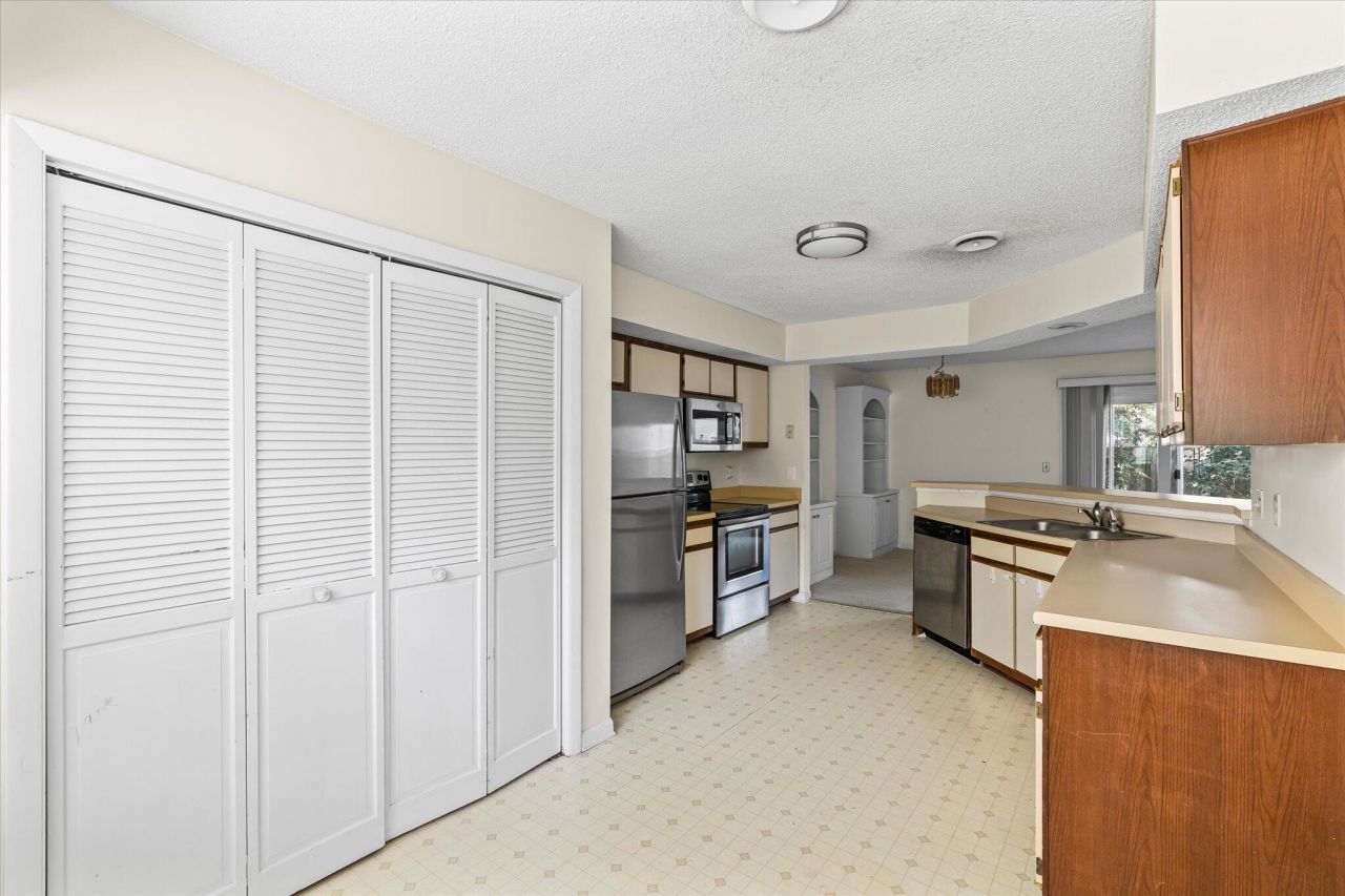 1150 Monaco Drive Photo 8