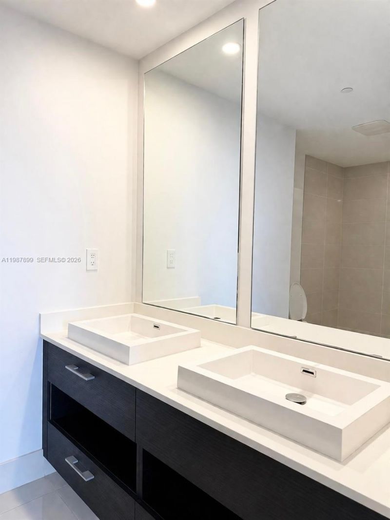 45 SW 9th St, Unit 2009, Miami, FL 33130 Photo