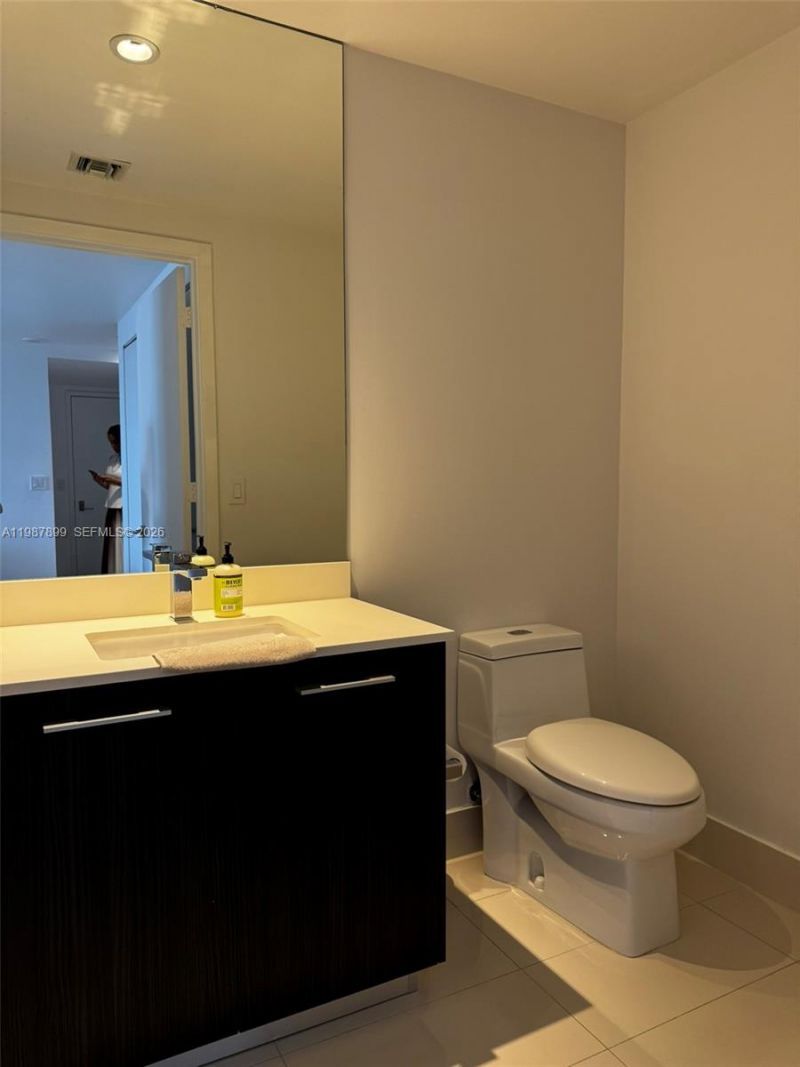 45 SW 9th St , Unit 2009, Miami, FL 33130 Photo