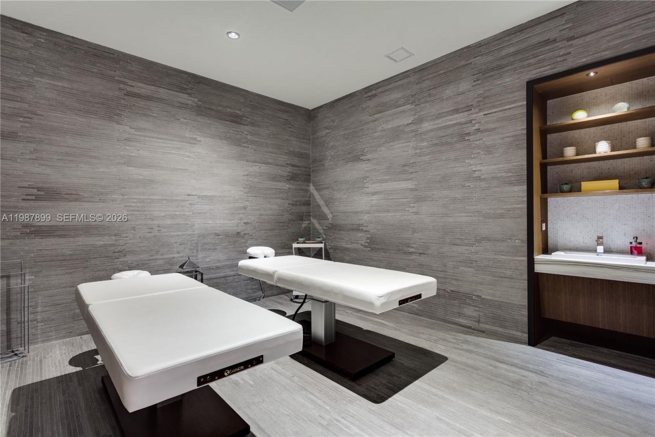 45 SW 9th St, Unit 2009, Miami, FL 33130 Photo