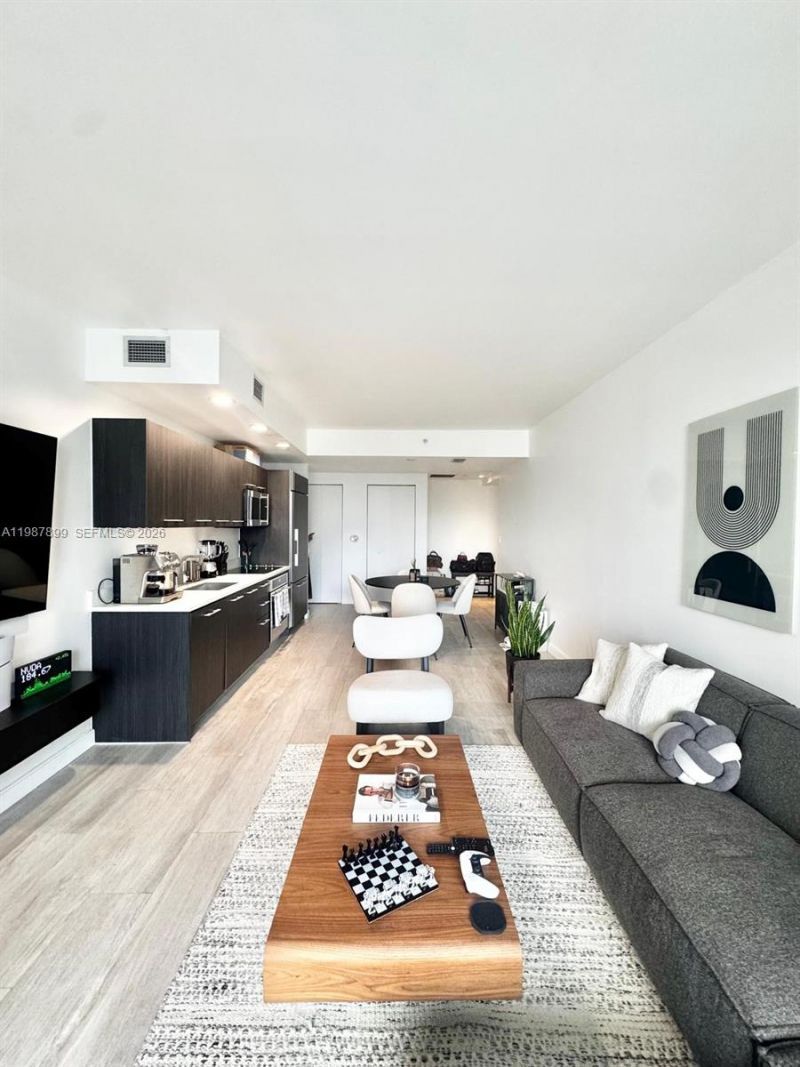 45 SW 9th St, Unit 2009, Miami, FL 33130 Photo