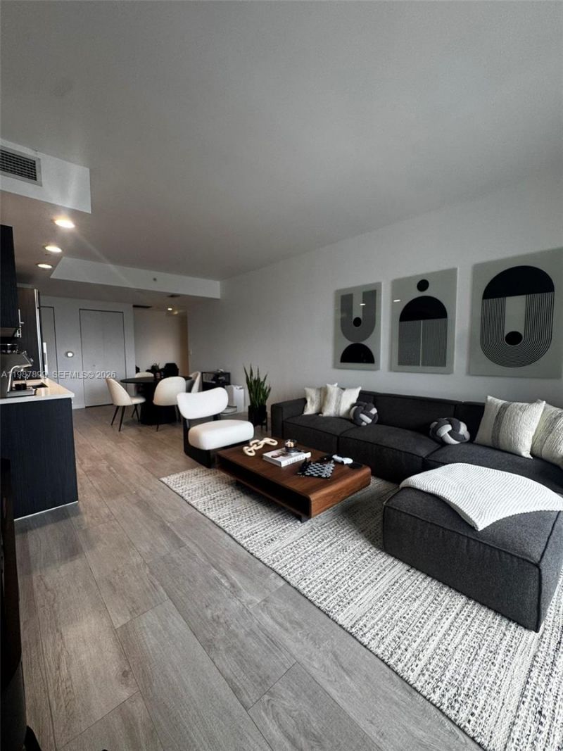 45 SW 9th St , Unit 2009, Miami, FL 33130 Photo