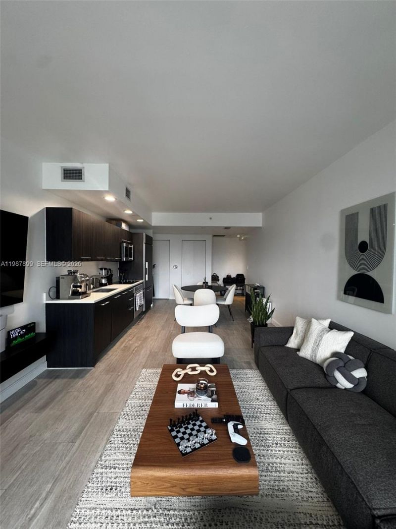 45 SW 9th St , Unit 2009, Miami, FL 33130 Photo