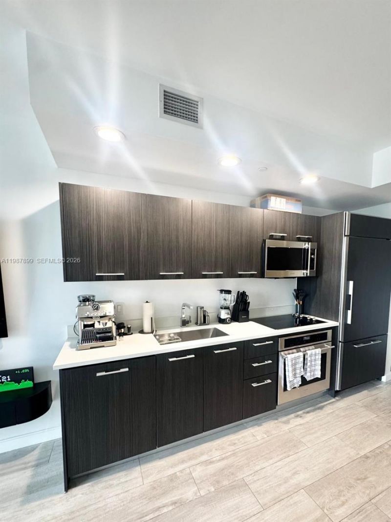 45 SW 9th St, Unit 2009, Miami, FL 33130 Photo