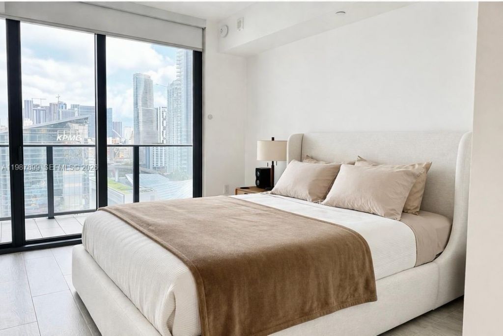 45 SW 9th St, Unit 2009, Miami, FL 33130 Photo