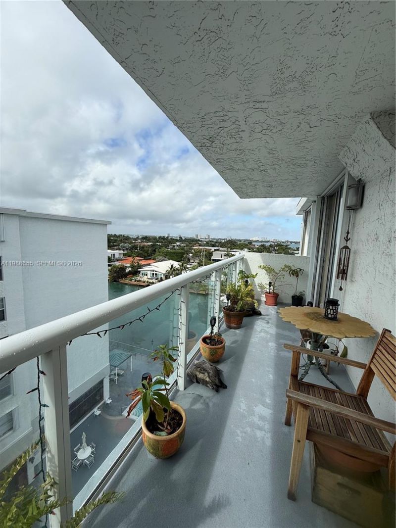 10000 W Bay Harbor Dr, Unit PH4, Bay Harbor Islands, FL 33154 Photo