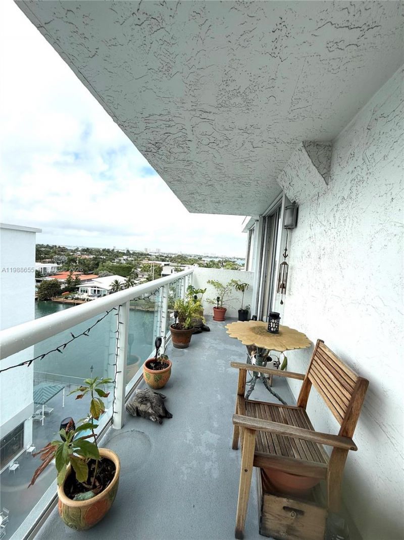 10000 W Bay Harbor Dr, Unit PH4, Bay Harbor Islands, FL 33154 Photo