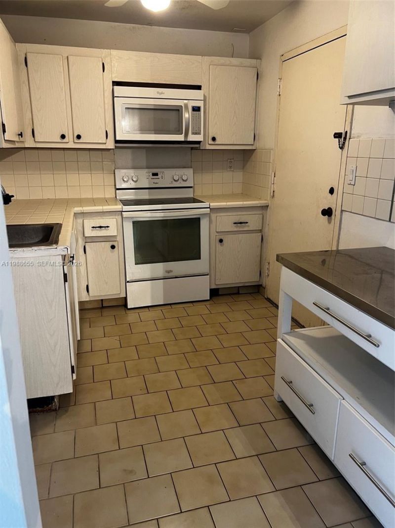 10000 W Bay Harbor Dr, Unit PH4, Bay Harbor Islands, FL 33154 Photo