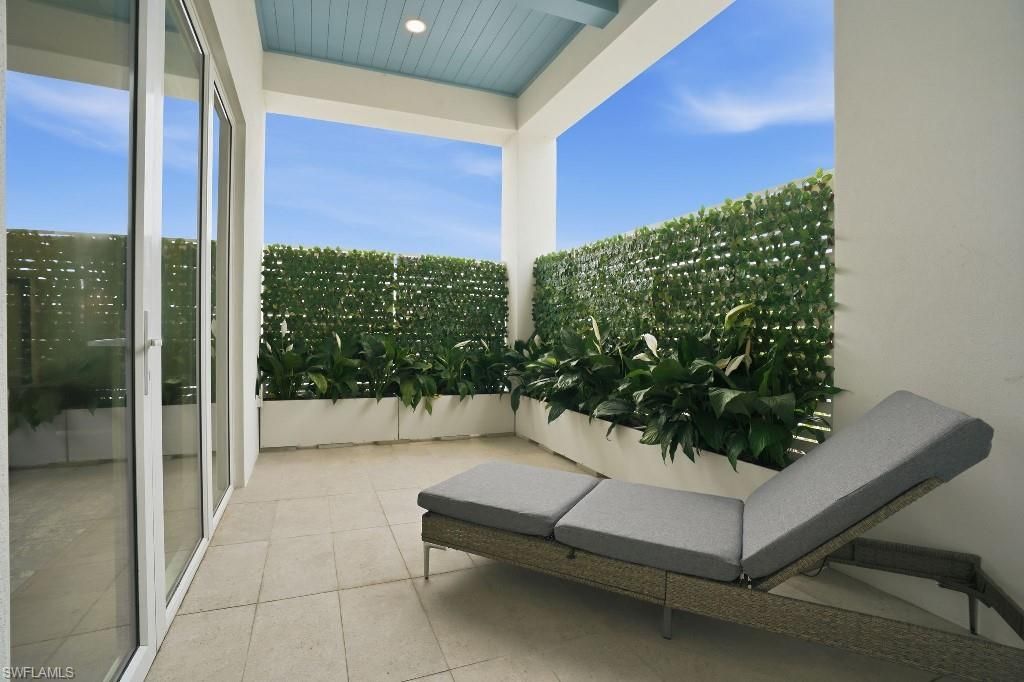 201 8th St S, Unit 309, Naples, FL 34102 Photo