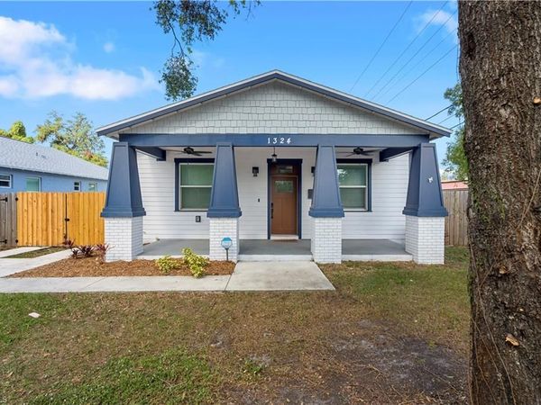 1324 E Giddens AVE , TAMPA, FL 33603