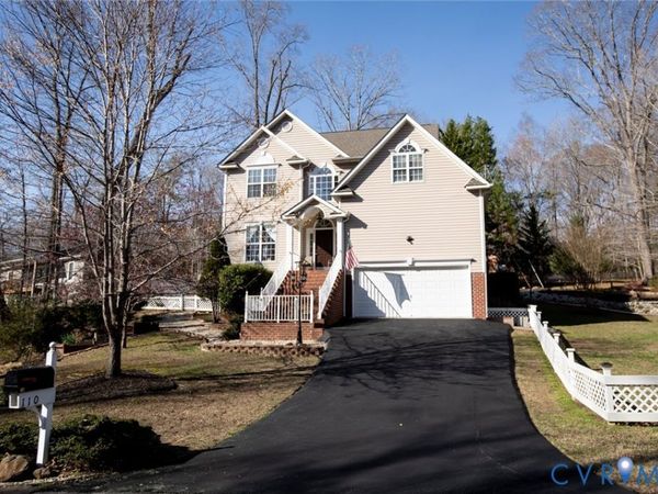 110 Jesses Way , Farmville, VA 23901