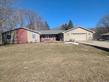 46182 Red Oak Drive, Nicollet, MN 56074