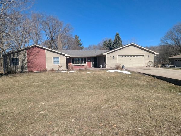 46182 Red Oak Drive, Nicollet, MN 56074
