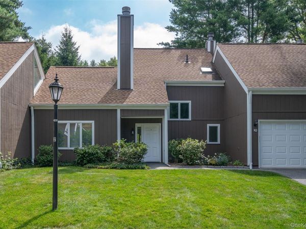 10 Grove Mews, Chappaqua, NY 10514