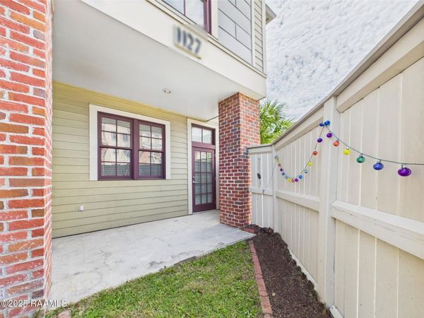 1127 Camellia Boulevard , Unit H1, Lafayette, LA 70508