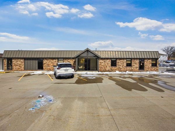 408 Highland Ct, Iowa City, IA 52240