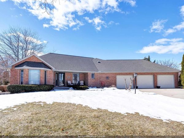 1642 DIAMOND DRIVE, Green Bay, WI 54311