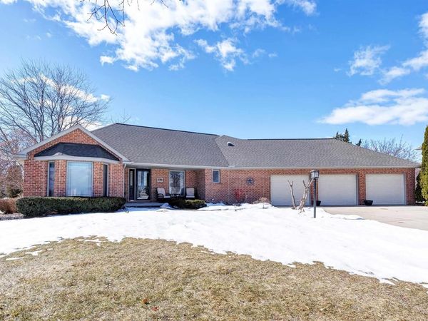 1642 DIAMOND DRIVE, Green Bay, WI 54311