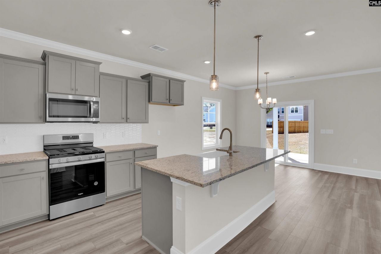 618 Griffon Drive  Photo 4