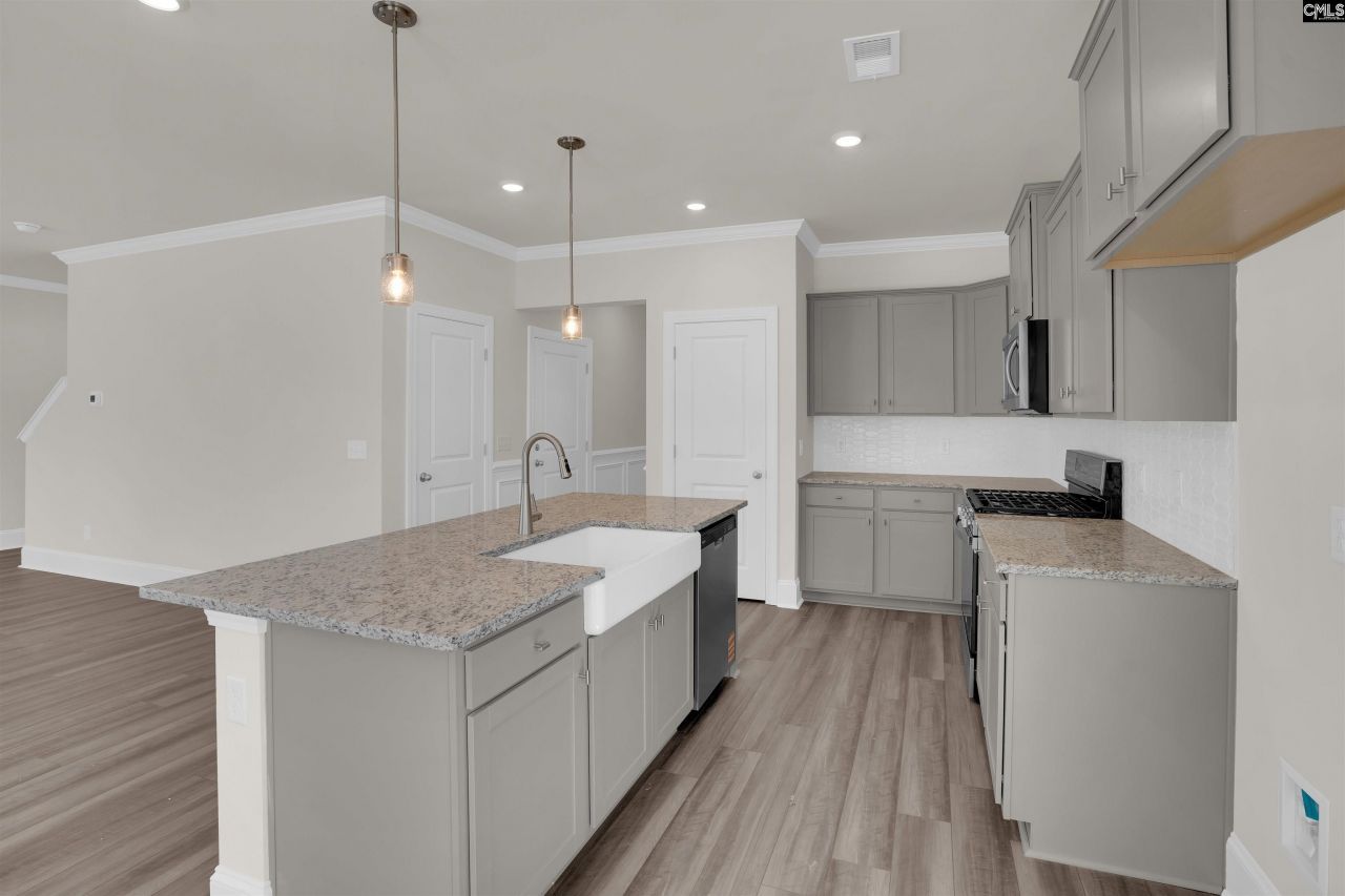 618 Griffon Drive  Photo 6