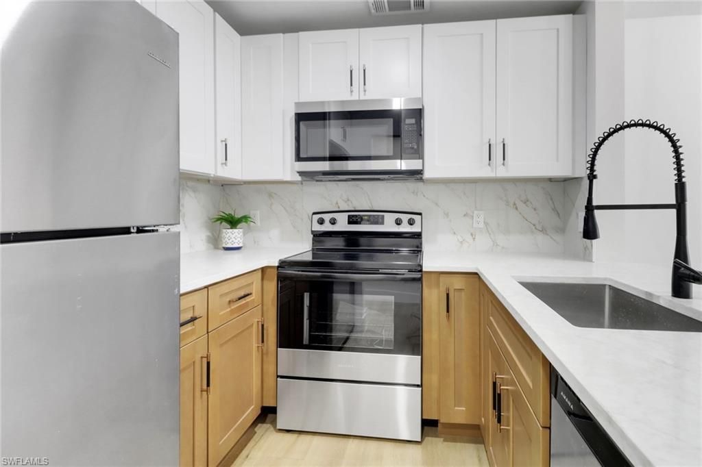 1195 Clam Ct , Unit 202, Naples, FL 34102 Photo