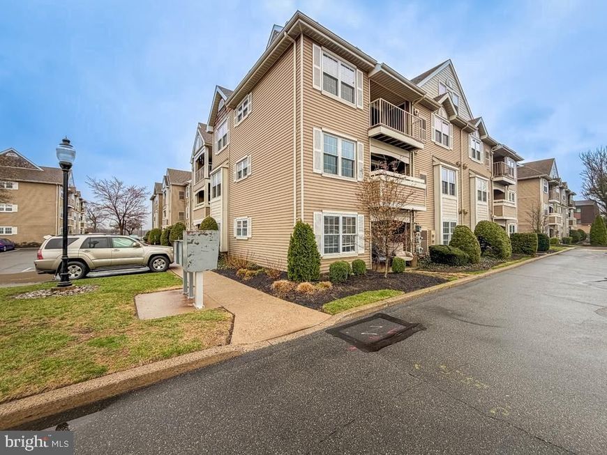 72307 Delaire Landing Road, Unit 307, Philadelphia, PA 19114 Main Photo