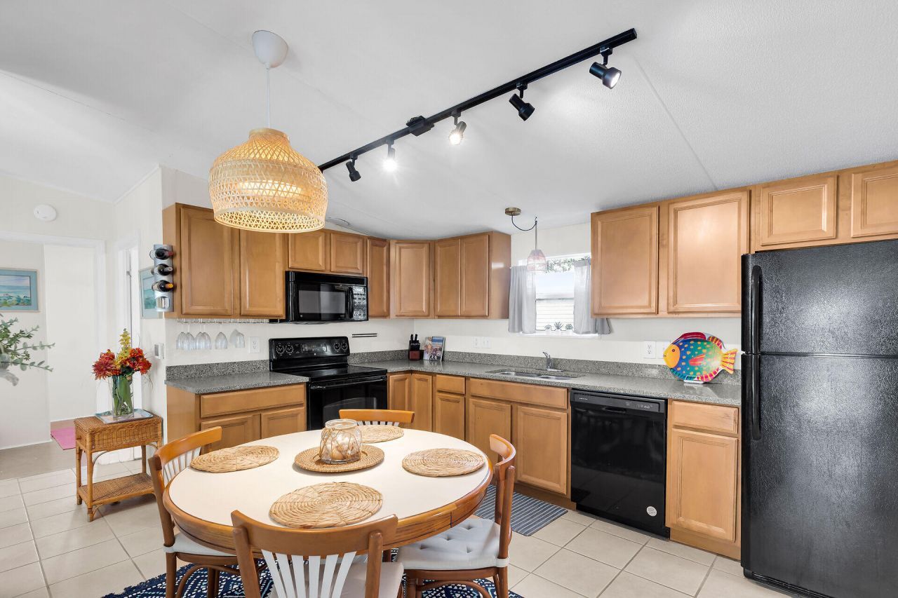 11 Oakwood Avenue, Key Largo, FL 33037 Photo